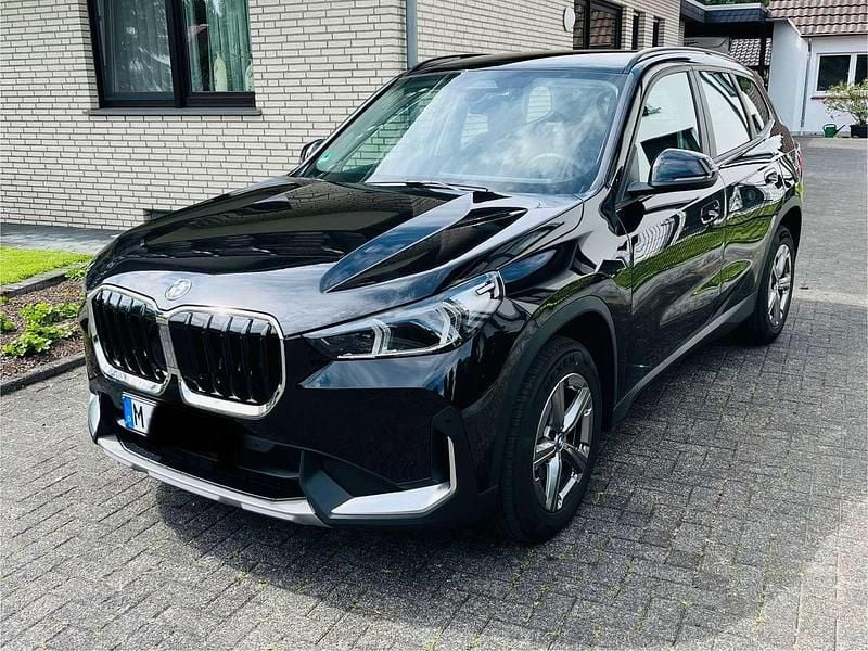 Schwarz Gebraucht 2024 BMW X1 SUV | 34.850 € (Superpreis) - Bild 1/4