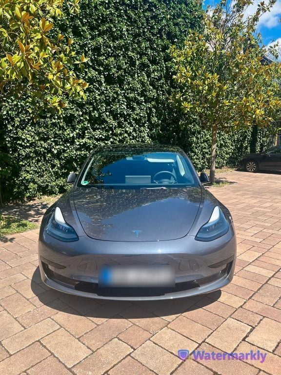 Grau Gebraucht 2022 Tesla Model 3 Limousine | 31.000 € (Fairer Preis) - Bild 1/4