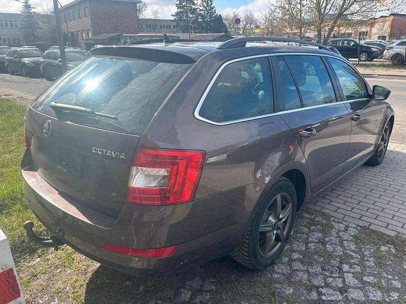 Gebraucht Skoda Octavia 150 PS (110 kW) 2015 Braun Kleinwagen