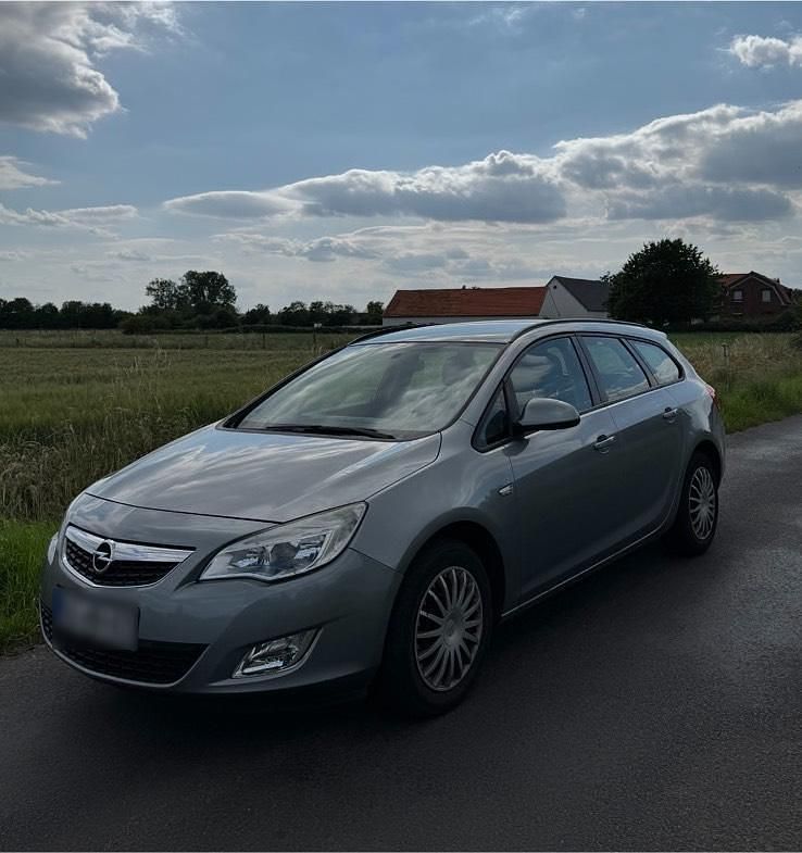 Gebraucht Opel Astra 110 PS (80 kW) 2012 Silber Kombi