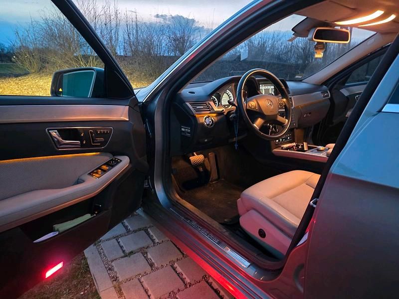 Gebraucht Mercedes E350 231 PS (169 kW) 2009 Grau Limousine