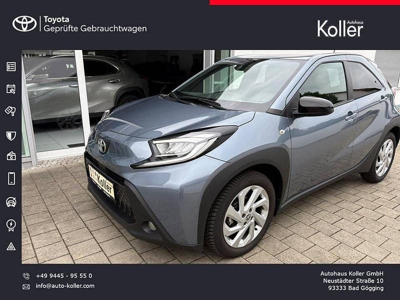 Celestite grey 1k3 Gebraucht 2024 Toyota Aygo Kleinwagen | 15.900 € (Fairer Preis) - Bild 1/4