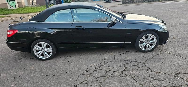 Gebraucht Mercedes E250 204 PS (150 kW) 2011 Schwarz Cabrio