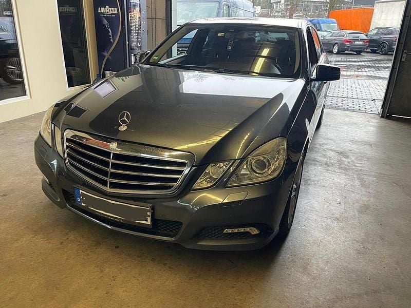 Gebraucht Mercedes E200 184 PS (135 kW) 2009 Grau Limousine