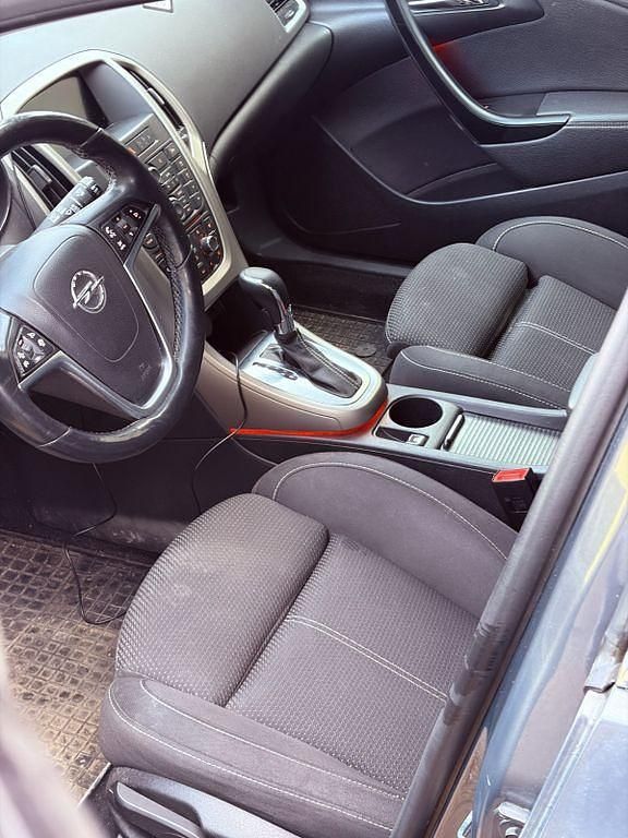 Gebraucht Opel Astra 140 PS (102 kW) 2014 Grau Kombi