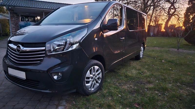 Schwarz Gebraucht 2016 Opel Vivaro Van | 17.430 € (Fairer Preis) - Bild 1/4