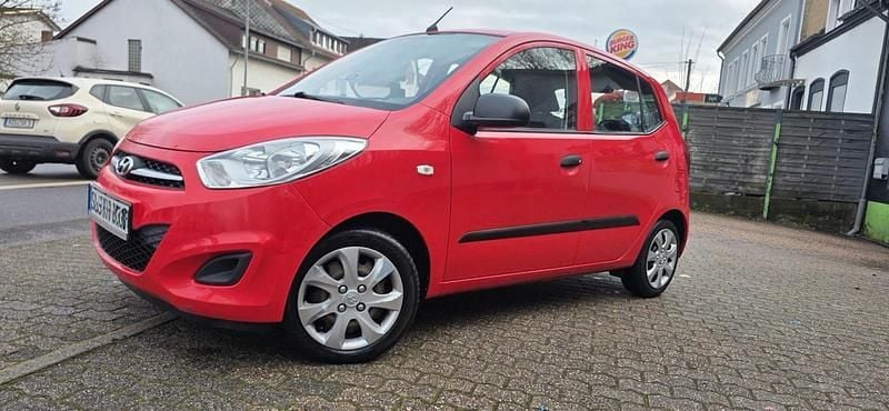 Gebraucht Hyundai i10 79 PS (58 kW) 2012 Rot Kleinwagen