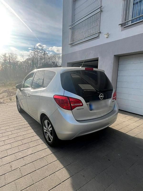 Gebraucht Opel Meriva 116 PS (85 kW) 2010 Silber Van / Kleinbus