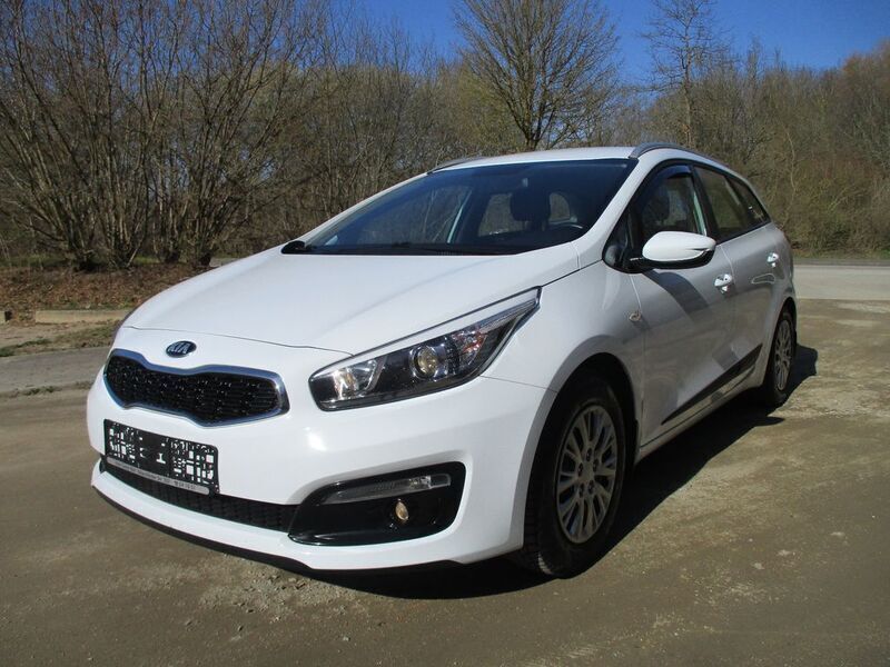 Weiß Gebraucht 2018 Kia Ceed Sportswagon Kombi | 9.950 € (Superpreis) - Bild 1/4
