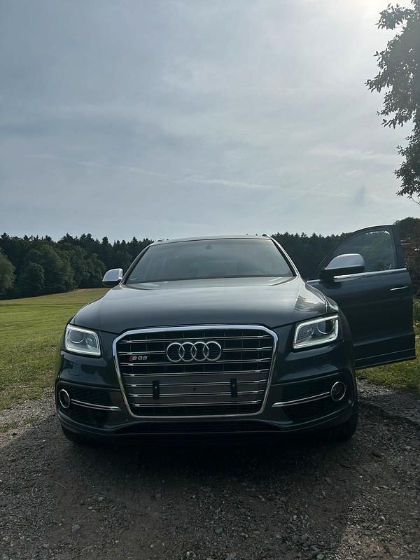 Grau Gebraucht 2017 Audi SQ5 Ambiente SUV | 29.000 € (Fairer Preis) - Bild 1/4