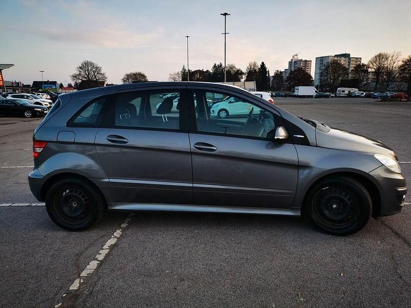 Gebraucht Mercedes B180 116 PS (85 kW) 2009 Grau Van / Kleinbus