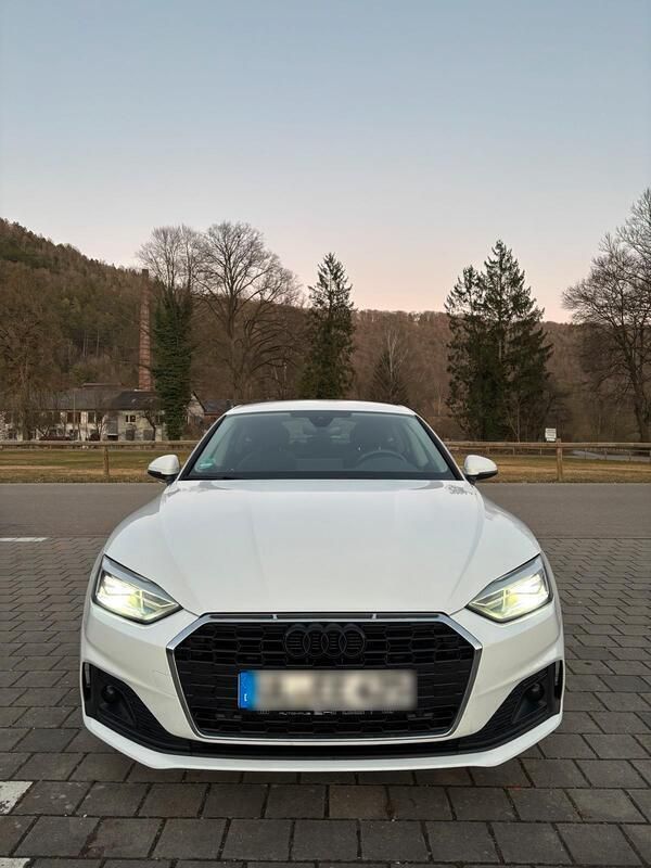 Weiß Gebraucht 2020 Audi A5 Sportback Business Limousine | 26.400 € (Superpreis) - Bild 1/4