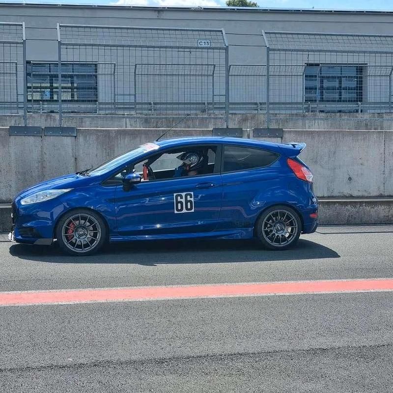 Gebraucht Ford Fiesta Sport 182 PS (133 kW) 2016 Blau Limousine