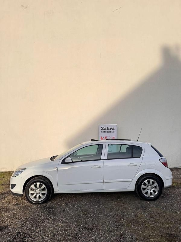 Gebraucht Opel Astra 140 PS (102 kW) 2008 Weiß Limousine