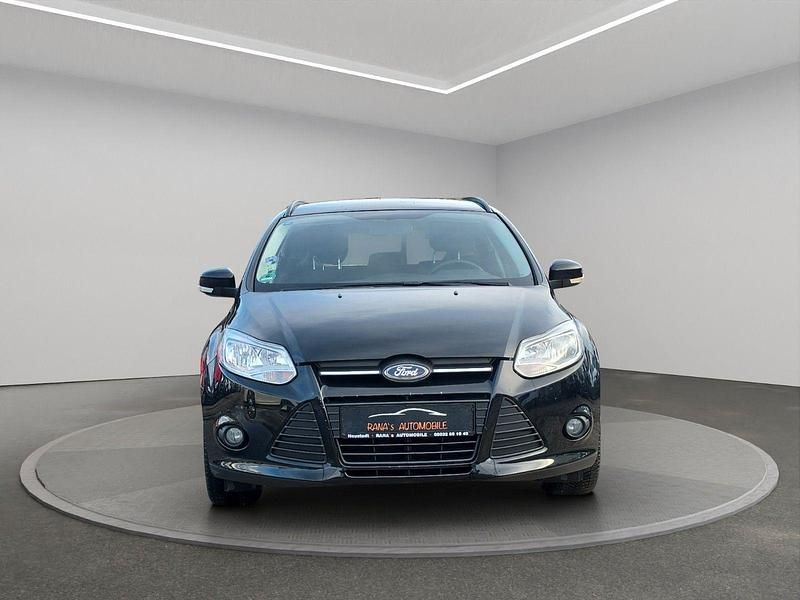 Gebraucht Ford Focus Trend 125 PS (91 kW) 2012 Schwarz Kombi