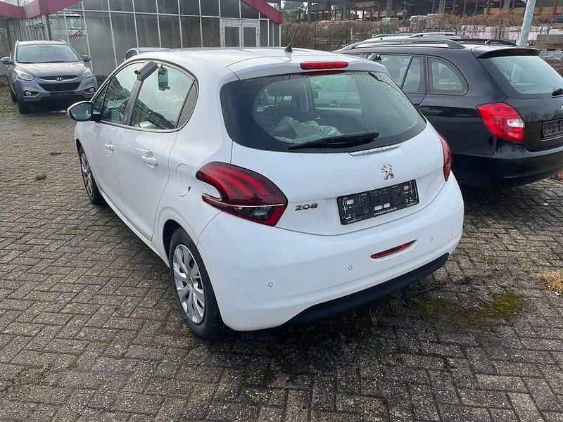 Gebraucht Peugeot 208 Active 82 PS (60 kW) 2015 Weiß Kleinwagen