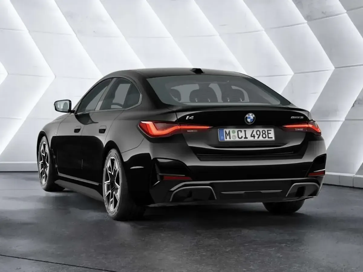 Neu BMW i4 M Sport 210 kW (286 PS) 2026 Black sapphire Limousine