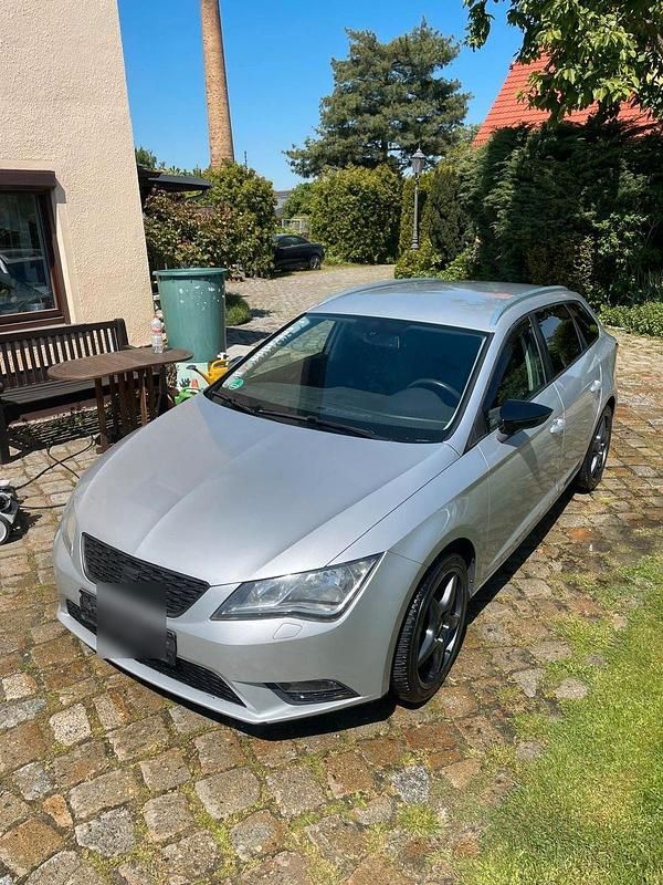Silber Gebraucht 2014 Seat Leon ST Reference Kombi | 7.900 € (Fairer Preis) - Bild 1/4