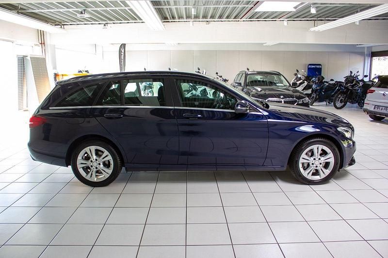 Gebraucht Mercedes C250 204 PS (150 kW) 2016 Blau Kombi