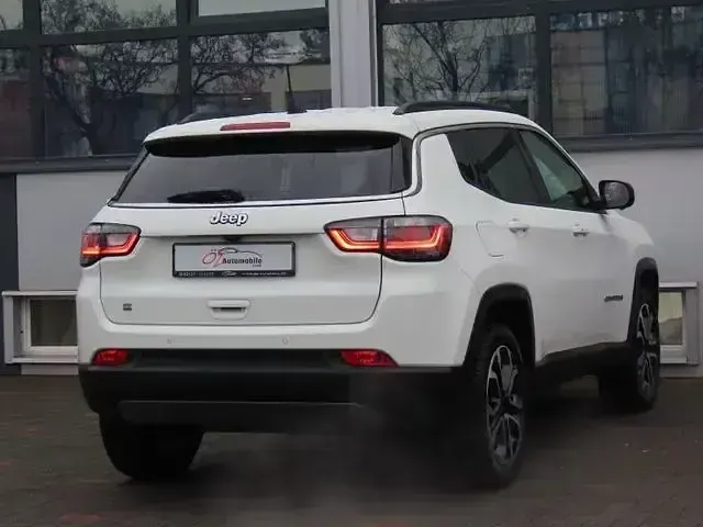 Gebraucht Jeep Compass 131 PS (96 kW) 2024 Weiß SUV