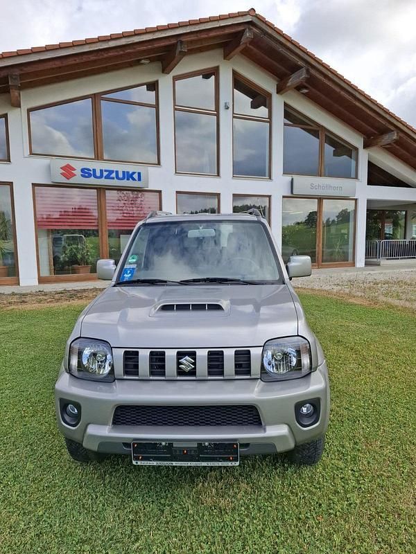 Silber Gebraucht 2015 Suzuki Jimny Style SUV | 18.990 € (Etwas zu teuer) - Bild 1/4