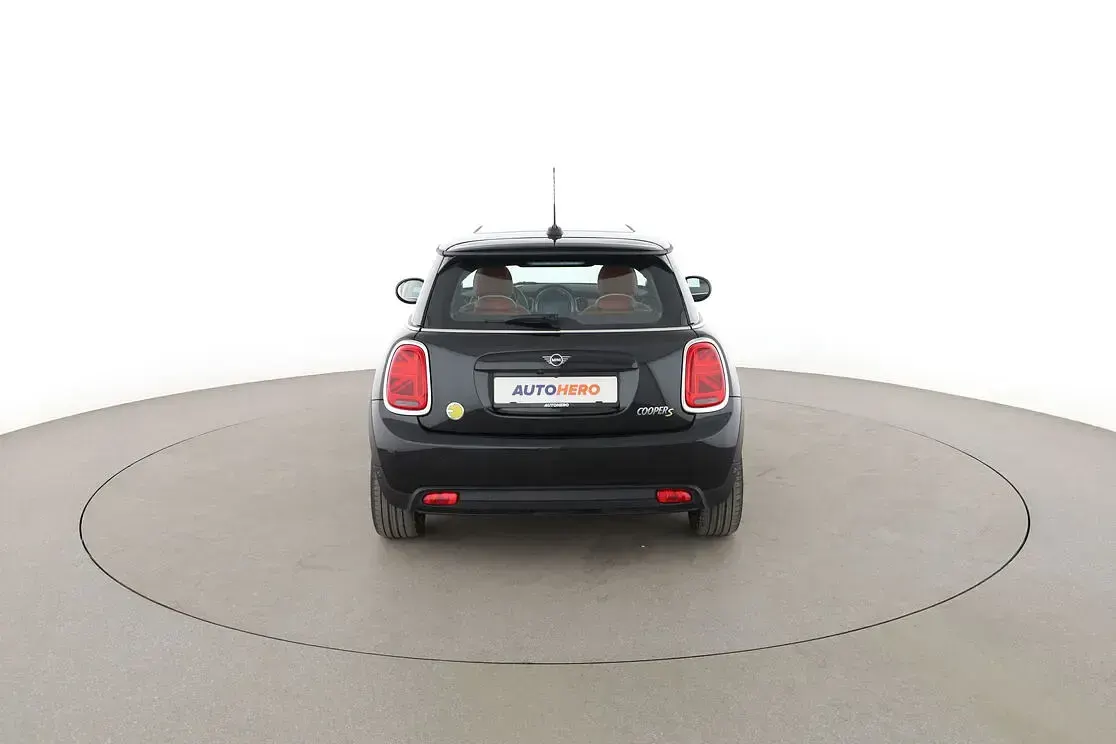 Gebraucht Mini Cooper SE 135 kW (184 PS) 2023 Schwarz Kleinwagen