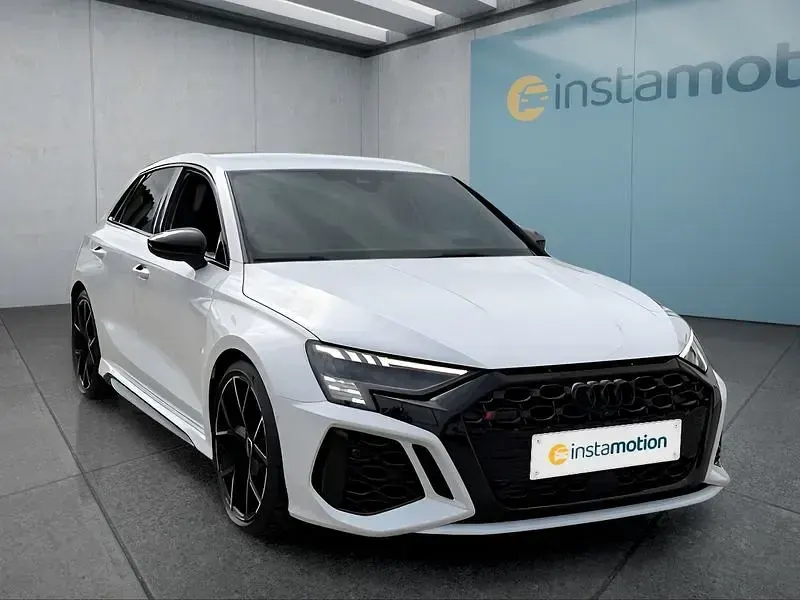 Gebraucht Audi RS3 Sportback 400 PS (294 kW) 2024 Weiß Kleinwagen