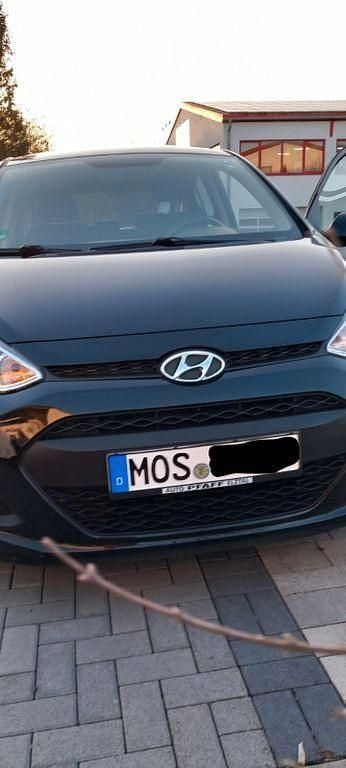 Gebraucht Hyundai i10 Trend 87 PS (63 kW) 2015 Schwarz Kleinwagen