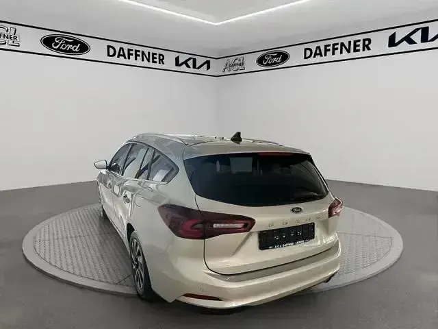 Używany Ford Focus Titanium X 125 KM (91 kW) 2024 Srebrny Sedan/Limuzyna
