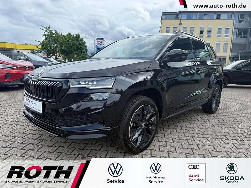 Schwarzmagic perleffekt Neu 2025 Skoda Karoq SportLine SUV | 37.990 € (Teuer) - Bild 1/4