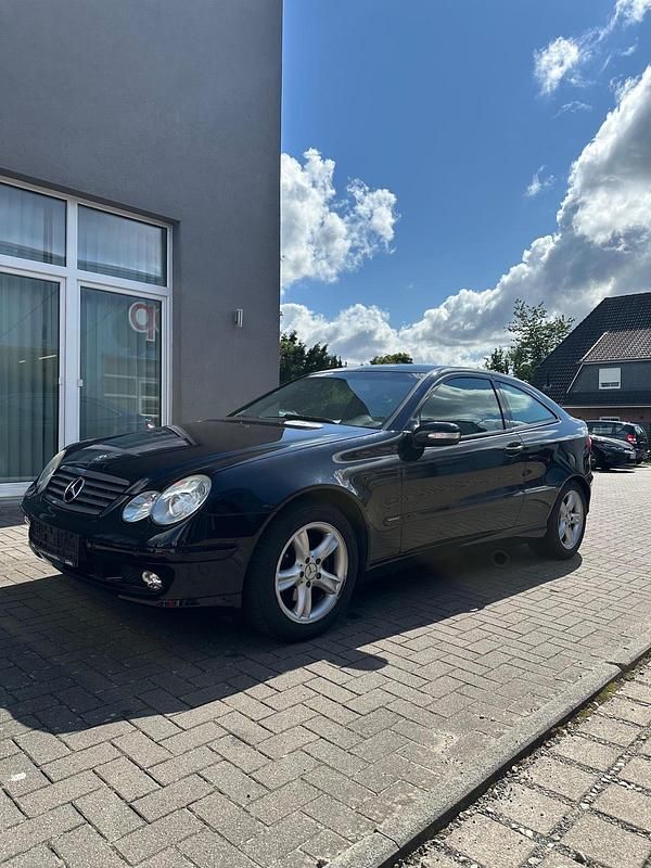 Schwarz Gebraucht 2004 Mercedes C200 Coupé | 4.500 € (Fairer Preis) - Bild 1/4