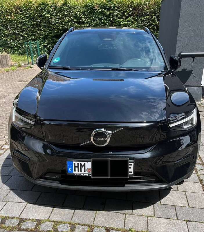 Schwarz Gebraucht 2022 Volvo XC40 Core SUV | 34.999 € (Etwas zu teuer) - Bild 1/4