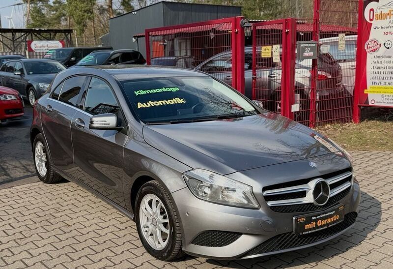 Grau Gebraucht 2014 Mercedes A180 Limousine | 13.900 € (Fairer Preis) - Bild 1/4