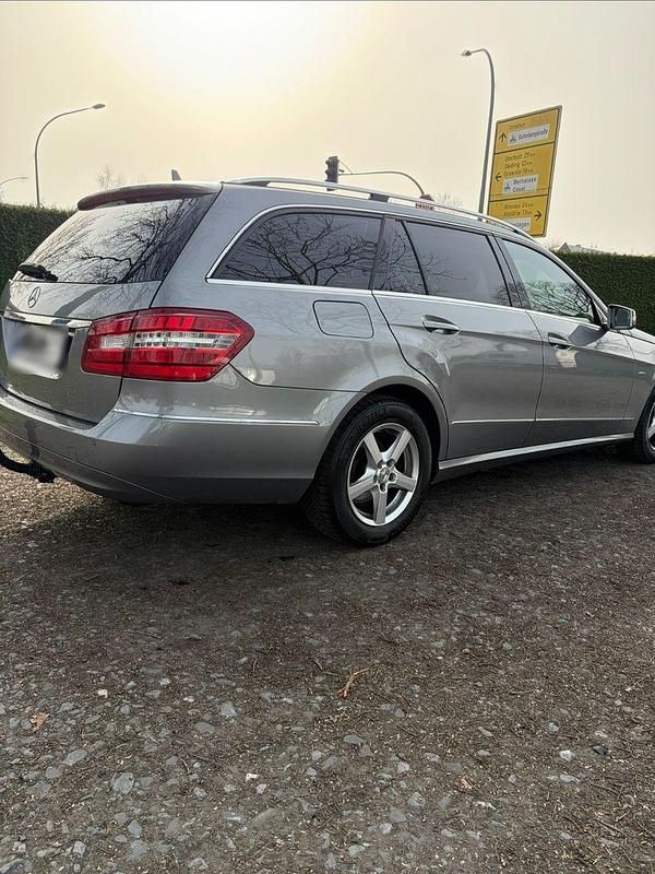 Gebraucht Mercedes E220 Elegance 170 PS (125 kW) 2012 Silber Kombi