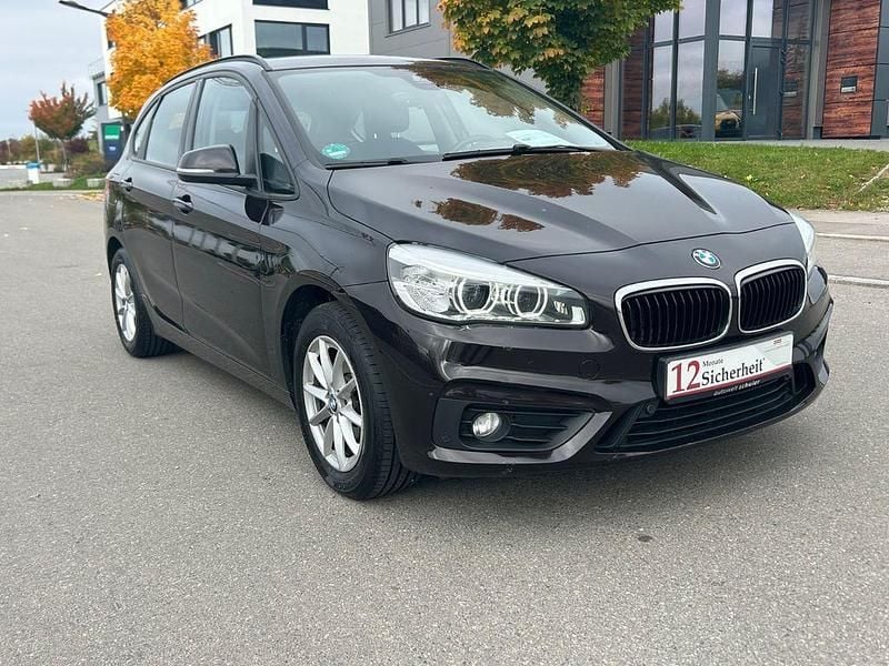 Braun Gebraucht 2016 BMW 218 Active Tourer Advantage Van / Kleinbus | 14.480 € (Teuer) - Bild 1/4