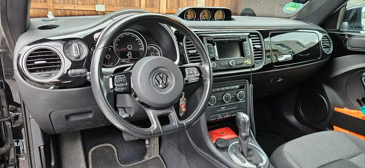 Gebraucht VW Beetle Design 105 PS (77 kW) 2014 Schwarz Kleinwagen