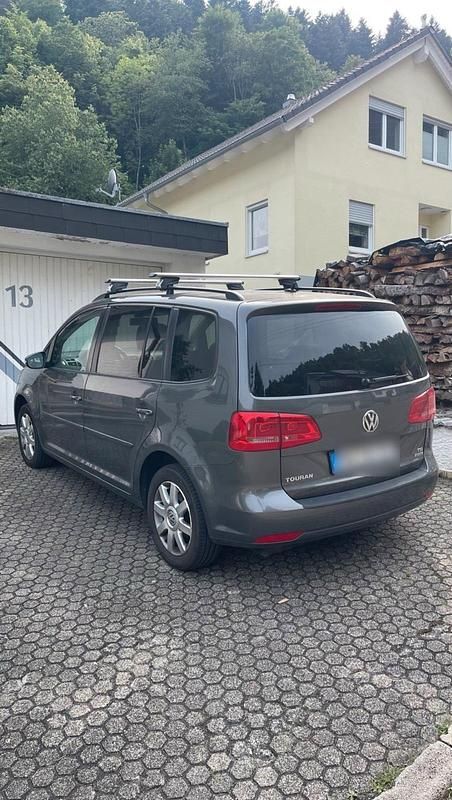 Grau Gebraucht 2012 VW Touran Van / Kleinbus | 5.800 € (Etwas zu teuer) - Bild 1/4
