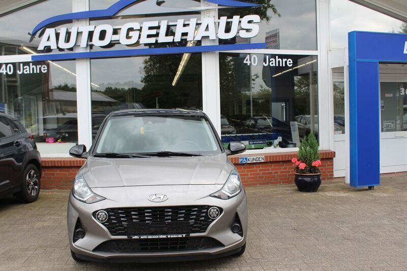 Grau Gebraucht 2020 Hyundai i10 Intro Edition Kleinwagen | 14.500 € (Teuer) - Bild 1/4