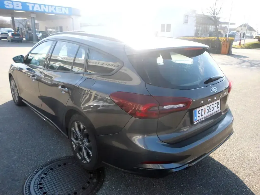Gebraucht Ford Focus ST-Line 125 PS (91 kW) 2022 Grau Limousine