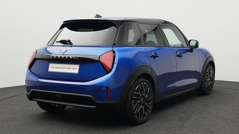 Gebraucht Mini Cooper S Favoured 204 PS (150 kW) 2024 Blau Kleinwagen