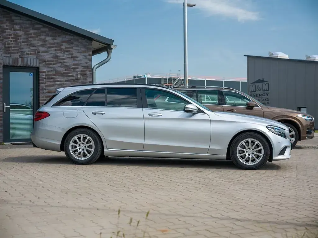 Gebraucht Mercedes C180 122 PS (89 kW) 2021 Silber Limousine
