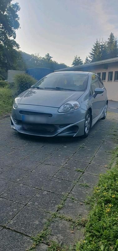 Grau Gebraucht 2009 Fiat Grande Punto Kleinwagen | 2.000 € (Fairer Preis) - Bild 1/4