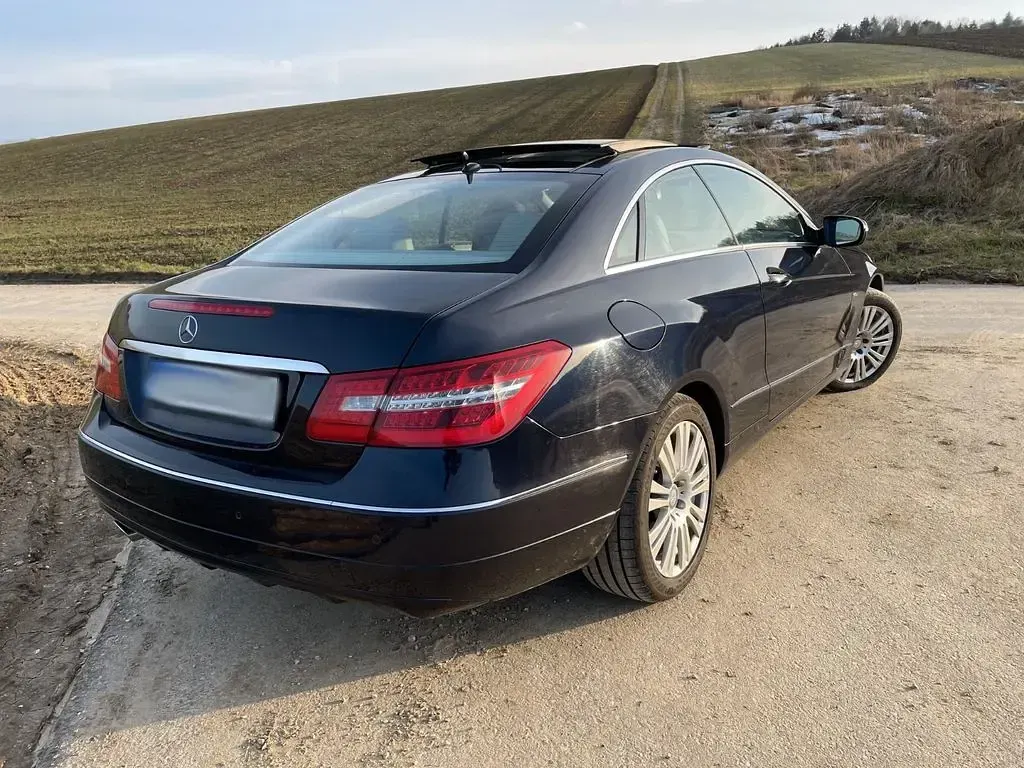 Usata Mercedes E250 204 CV (150 kW) 2009 Blu Coupé