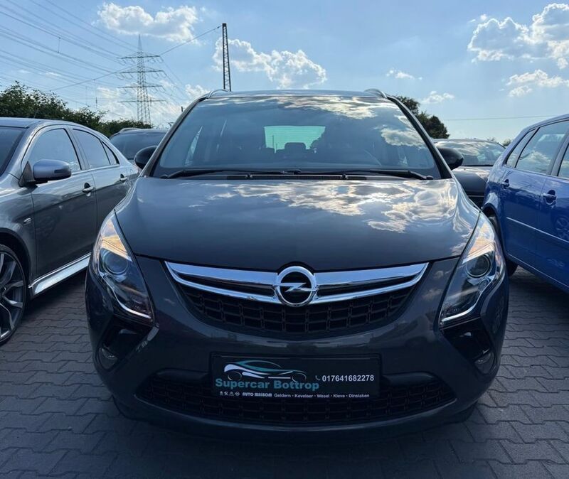 Grau Gebraucht 2015 Opel Zafira Tourer Style Van / Kleinbus | 8.100 € (Fairer Preis) - Bild 1/4