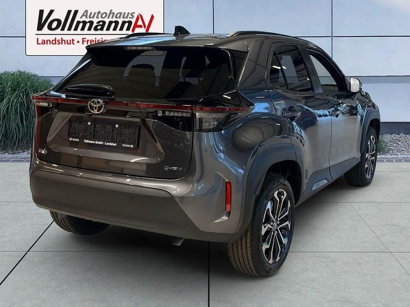 Neu Toyota Yaris Cross 131 PS (96 kW) 2025 Grau SUV