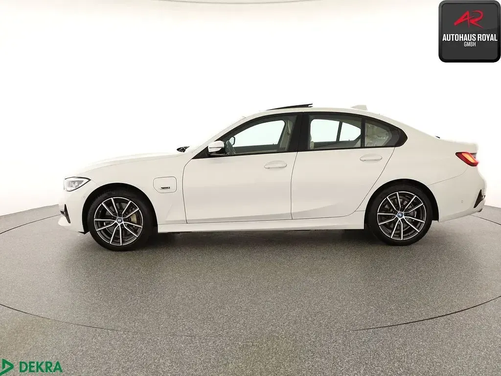 Używany BMW 330e M Sport 252 KM (185 kW) 2021 Biały Sedan/Limuzyna
