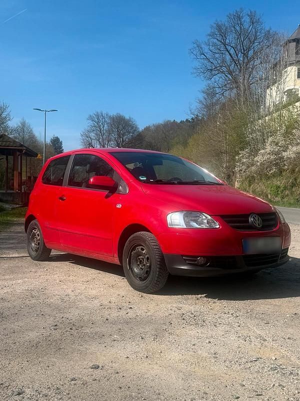 Second-hand VW Fox Edition 60 CP (44 kW) 2011 Roșu Hatchback