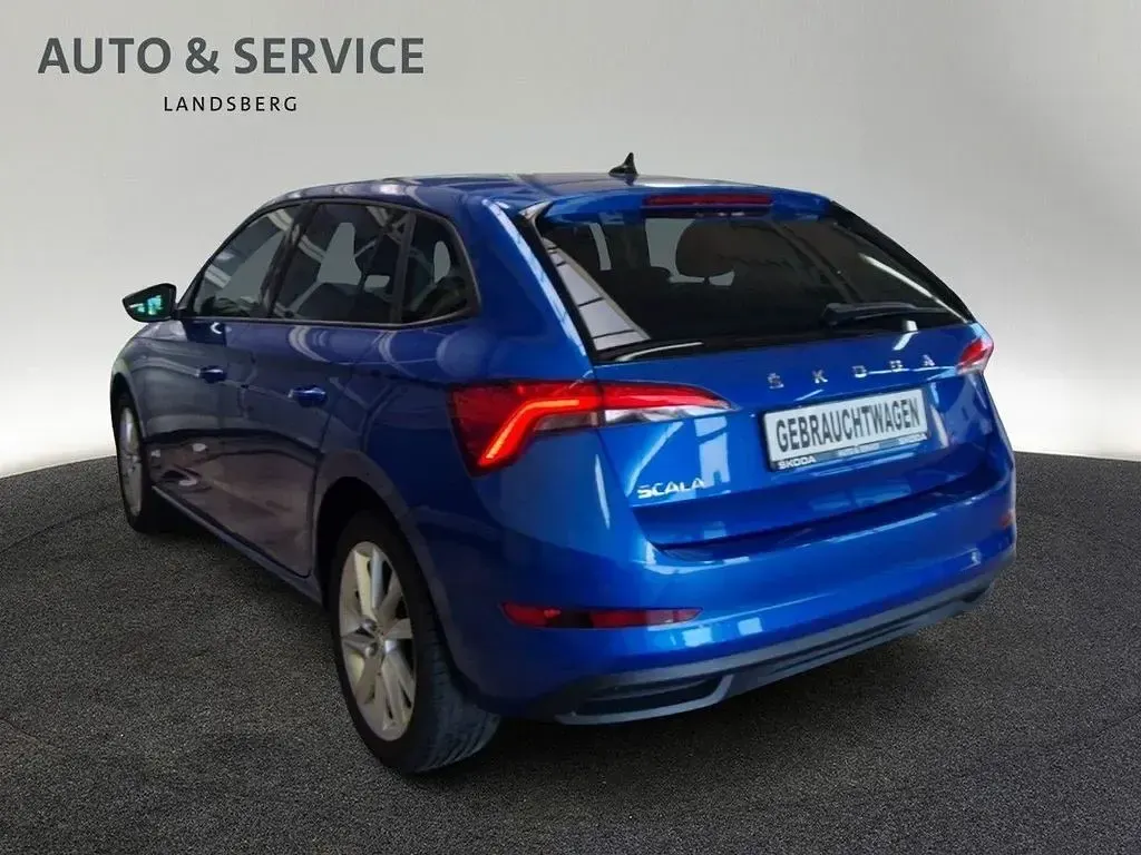 Gebraucht Skoda Scala Ambition 110 PS (80 kW) 2022 Raceblau metallic Kleinwagen