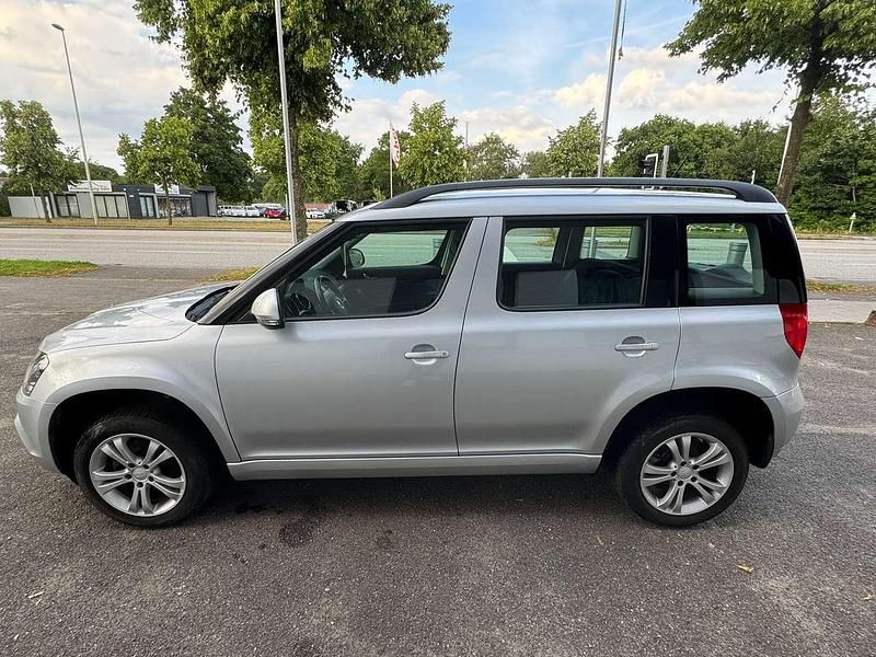 Gebraucht Skoda Yeti Ambition 105 PS (77 kW) 2015 Brilliantsilber metallic SUV