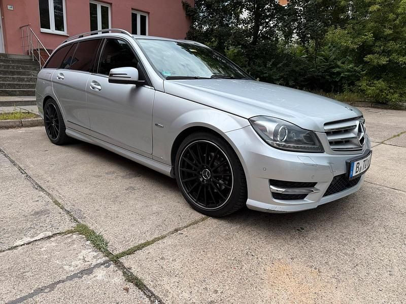 Silber Gebraucht 2011 Mercedes C220 AMG Kombi | 10.200 € (Etwas zu teuer) - Bild 1/4